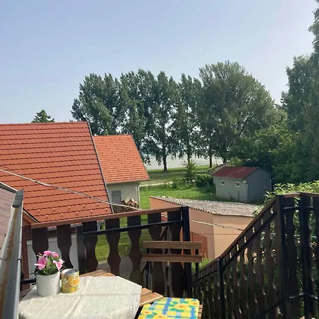 Two-bedroom In Ii Διαμέρισμα Balatonberény